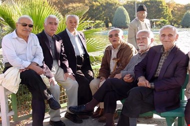 این بازنشستگان وام ۲۰ میلیونی میگیرند / ثبت نام دوباره اواخر تیرماه