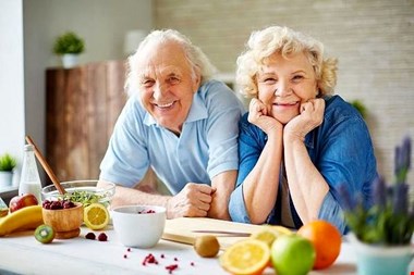 بعد از ۵۰ سالگی حتما این مواد غذایی را بخورید