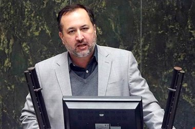 درویشیان یا اسامی نمایندگان را ارائه کند یا تبعات حقوقی اظهاراتش را بپذیرد