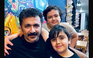 اشک های پسران خردسال شهرام عبدلی در مراسم تشییع + فیلم