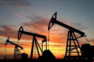 بازگشت ثبات نسبی به بازار نفت پس از کاهش رتبه اعتباری آمریکا