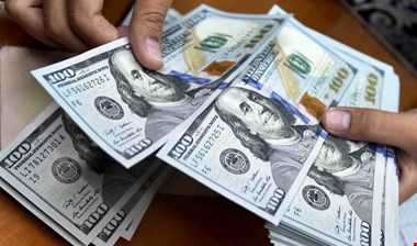 قیمت دلار امروز ۲۲ اسفند / دلار در مرکز مبادلات ۴۰ هزار و ۳۰۰ تومان شد