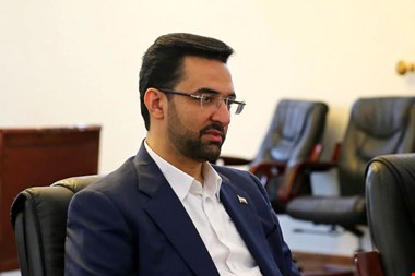 انتقاد آذری جهرمی از «خطای بزرگ» بکارگیری سیستم هوشمند پلیس برای شناسایی زنان بیحجاب
