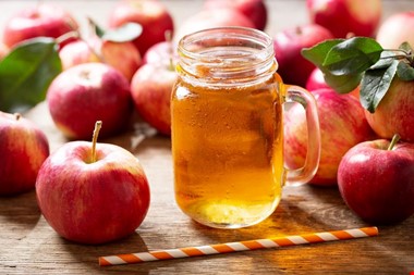 معجزه آب سیب برای بدن؛ از کاهش کلسترول تا پاک‌سازی کبد