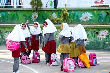 کولههای غیراستاندارد؛ زخم پنهان بر کمر دانشآموزان