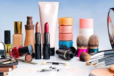 ارزیابی سلامت و اصالت محصولات آرایشی در آزمایشگاه غذا و دارو