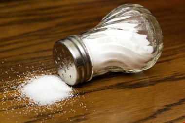 با این ۶ ترفند مصرف نمک را کاهش دهید