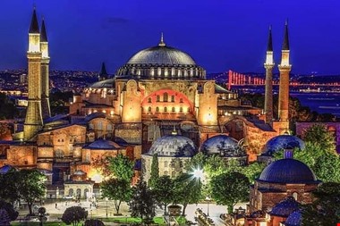 ۴شب اقامت در یکی از هتل های استانبول بالا ۱۵ میلیون تومان تمام می شود! + جدول قیمت تور استابنول