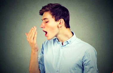 ۱۰ راهکار ساده برای رفع بوی بد دهان + عکس