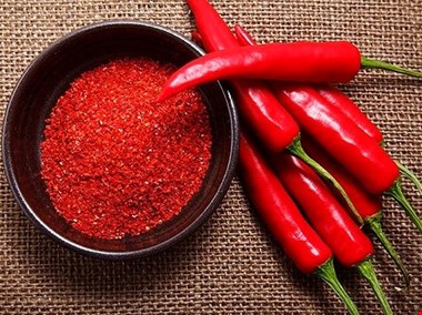 با خوردن این غذاها بیشتر عرق میکنید