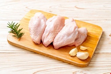 ماجرای تزریق هورمون به مرغ‌ها؛ مصرف بال و گردن مرغ برای سلامتی مضر است؟