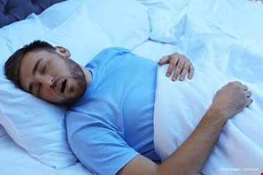 پدیده صحبت کردن در خواب چیست و آیا نگرانکننده است؟