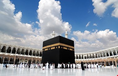 شستشوی بام کعبه با هوش مصنوعی در ۲۰ دقیقه + عکس