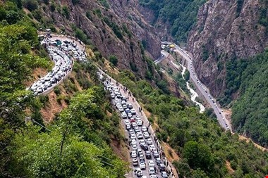 ترافیک نیمه سنگین در جاده چالوس و هراز؛ کندوان یک طرفه میشود