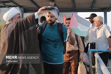 سفر دریایی کاروان یاران صمود آغاز شد؛ دعای مردم بدرقه راه حامیان غزه