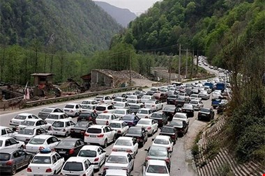 ترافیک فوقسنگین در محورهای شمالی کشور؛ جاده چالوس یکطرفه شد