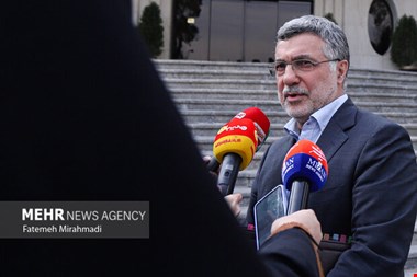 واکنش وزیر بهداشت به طرح دانشگاه غیرانتفاعی پزشکی و کلاسهای ۶۰۰ نفره