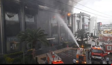 آتشسوزی فروشگاه بزرگ لباس در چالوس؛ ستاد بحران تشکیل شد