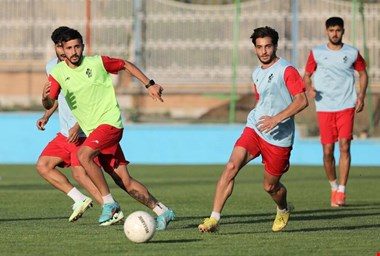 قبل از بازی با پرسپولیس، پیکانیها اعتصاب کردند