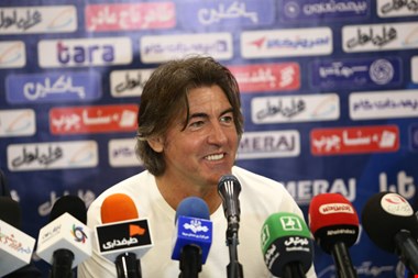 ساپینتو: همه از استراماچونی میگویند/ بازیکنانم خودروی خود را فروختند!