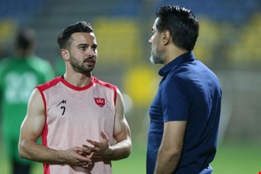 سروش با فرم جشن قهرمانی در افتتاحیه لیگ
