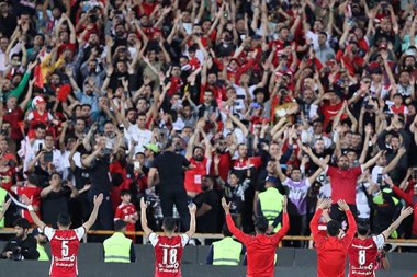 همه منتظر بودند داور سوت پایان را بزند