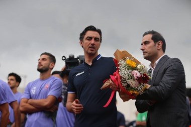 گلباران فوتبالدوستان شهر خسته توسط نساجچیها!
