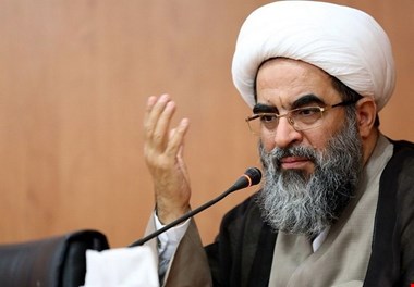آیت الله فاضل لنکرانی: معصیت فردی که با عصا به زن بی حجاب می زند بدتر از اوست