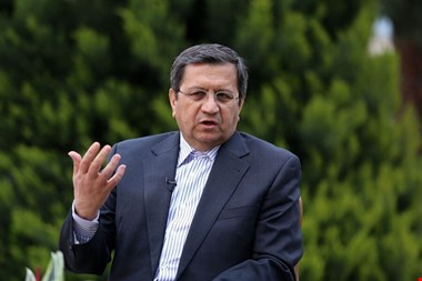 همتی: برداشت بانک ها در کمتر از دو سال ۱۰ برابر شده است!