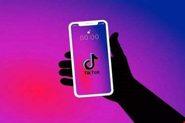 تصادف مرگبار در آمریکا به‌دلیل اعتیاد شدید به پخش زنده تیک‌تاک