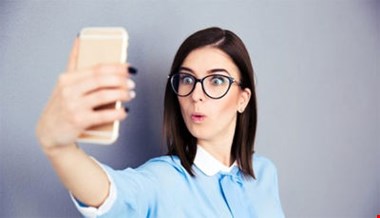 نکات مهم آرایشی برای عکس انداختن / ۱۰ ترفند و راز خوش عکس بودن