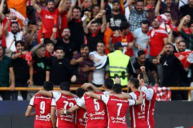طوفان پرسپولیس و سپاهان، کار را به هفته آخر کِشاند