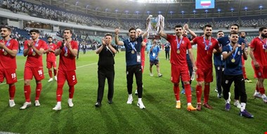 قلعه‌نویی: با این بازیکنان مربی ثروتمندی هستم