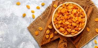 برای درمان کم خونی این موقع از روز کشمش بخورید