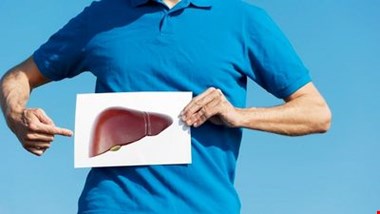 علائمی که نشان می دهد با یکی از بیماری های کبد دست و پنجه نرم می کنید / دوری از طب سنتی برای درمان