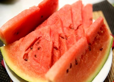 قبل از خواب به این میوه لب نزنید