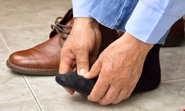 وقتی پیری به پاها می رسد! / آثار پیر شدن را در پاهای خود پیدا کنید