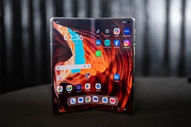 موتورولا Razr Fold؛ گوشی تاشوی کتابی جدید با نمایشگر بزرگ و هوش مصنوعی پیشرفته
