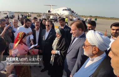وزیر راه و شهرسازی وارد بوشهر شد