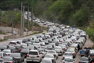 وضعیت ترافیک در محورهای خروجی گیلان فوق سنگین است