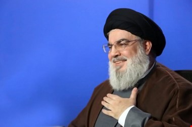تصویر منتشر نشده سید حسن نصرالله در مسجد جمکران