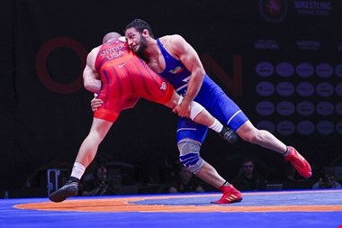 پیروزی آذرپیرا در گام نخست مسابقات جهانی کشتی