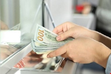 قیمت دلار رسمی به کانال ۱۲۰ هزار تومانی بازگشت