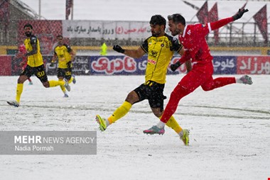 صدرنشینی در برف از دست سپاهان «سُر» خورد/یک ستاره به داد پرسپولیس رسید