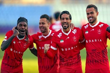 موافقت پرسپولیس با دو پیشنهاد خارجی برای فروش هافبک مازاد!