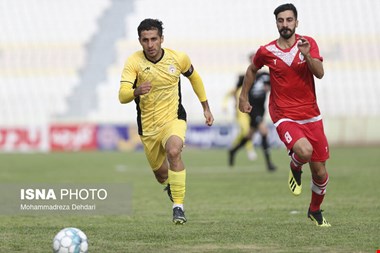 ورزشگاه‌های شیراز بدترین چمن ایران را  دارند/مسئولان فکر آینده باشند