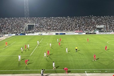 اعتراض تماشاگران ایرانی به جایگاه بد؛ قلعه‌نویی طاقت نیاورد