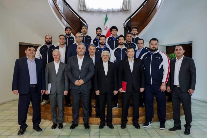 عارف قهرمانی تیم ملی وزنه‌برداری را تبریک گفت