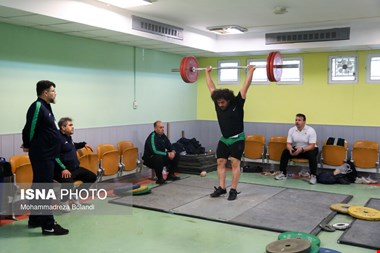 اعتصاب وزنه‌بردارهای ذوب‌آهن؛ «پول ندهند در فینال وزنه نمی‌زنیم»