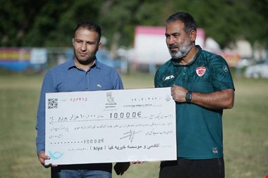 فروش پیراهن مهدوی‌کیا برای زلزله‌زدگان خوی
